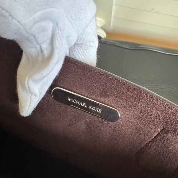 Set of 2 Michael Kors Snakeskin tote with Matching Long Wallet Shoulder Strap - Picture 10 of 15